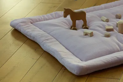 Produktbild von KraftKids Krabbeldecke Doppelkrepp Rosa 130 cm x 130 cm