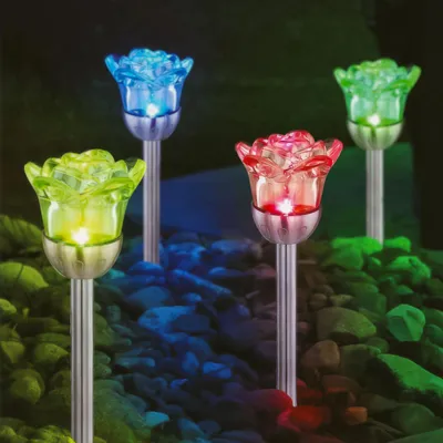 Produktbild von Solarlaterne mit Rose am Stecker – RGB-LED – 36,5 cm – Solar-Gartenbeleuchtung mit Dämmerungssensor und Stimmungsbeleuchtung [11774], KI-generiertes Bild