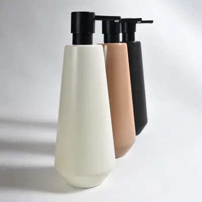 Obrázok produktu pre Spirella – dávkovač mydla Joshua, keramika, 650 ml. Elegantný a praktický doplnok do vašej kúpeľne. Jednoduché plnenie a používanie. Ideálny na každodenné použitie. Farba: cappuccino