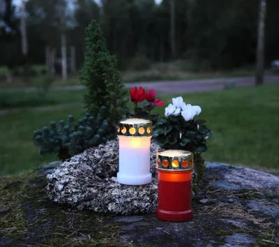 Produktbild von Best Season Display LED - Memorial Candle 14 cm, flackernd Material Kunststoff, Farbe weiss / gold,12 St., ba, 067-99-57