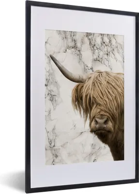 Produktbild von MuchoWow® Gerahmtes Poster Schottischer Highlander - Kuh - Marmor 40x60 cm - Poster mit Schwarzem Bilderrahmen Wandposter Rahmen Foto Bilder - Poster in Rahmen