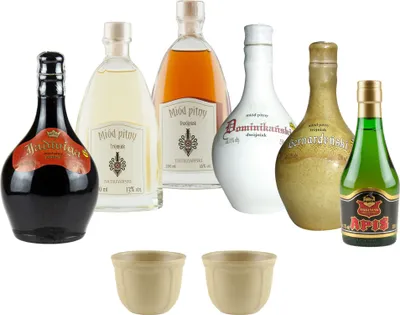 Produktbild von Setz von 6 Mets mit kleinen Keramikbechern (Honigwein Półtorak-Eineinhalber/ 2x Dwójniak-Halber / 3x Trójniak-Drittel) |1400ml | 13-16% Alkohol Metwein | Polnische Produktion