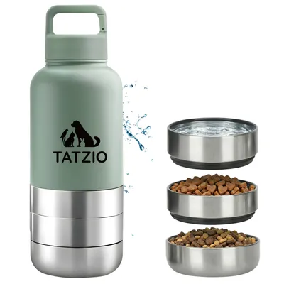 Frontansicht der grünen TATZIO Reiseflasche mit integrierter Tränkeschale für unterwegs.