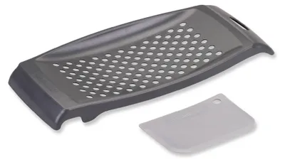 Produktbild von Fackelmann Spätzlereibe mit Teigschaber, Spätzlehobel aus Kunststoff, Spätzlepresse mit Teigkarte (Farbe: Weiß)