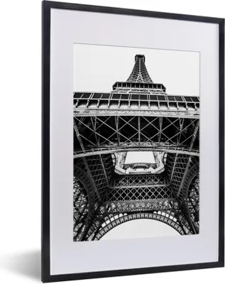 Produktbild von MuchoWow® MuchoWow® Gerahmtes Poster Unter dem Eiffelturm 30x40 cm - Poster mit zchwarzem Bilderrahmen - Wandposter Schlafzimmer