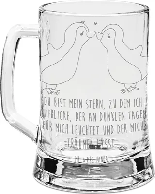 Produktbild von Mr. & Mrs. Panda Humpen Pinguin Liebe - Transparent - Geschenk, Bierkrug Glas, Freund, Seidel, Krug, Hochzeit, Vertraut, graviert, Pinguine, Geschenkidee