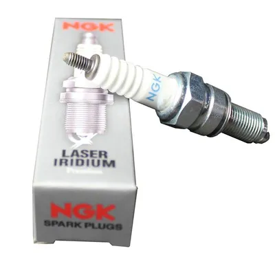 Produktbild von 2 NGK Zündkerzen D8EA für