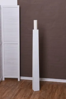 Produktbild von VIVANNO Kerzenständer Fiberglas OBELISK Säule, Weiß matt - 11x11x120 cm