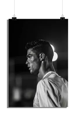 Produktbild von Cristiano Ronaldo Poster - Fußball Poster - Porträt Poster - Schwarz-Weiß Poster - 51x71cm - Perfekt zum Einrahmen