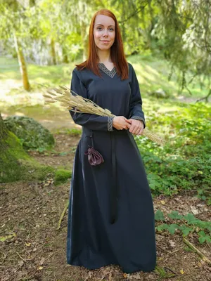 Produktbild von Mittelalter Kleid langarm Blau, mit Borte "Sigyn" XL