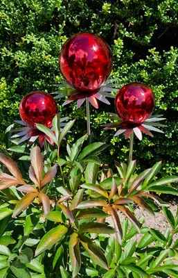 Produktbild von Blütenzauber Milano 3er Set Rosenkugel 15/10/10 cm Edelstahl rot poliert Gartenstecker Deko mit Stab 80 cm