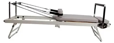 Image de Pilates Reformer – Appareil de fitness pliable avec résistance réglable, idéal pour le renforcement du corps