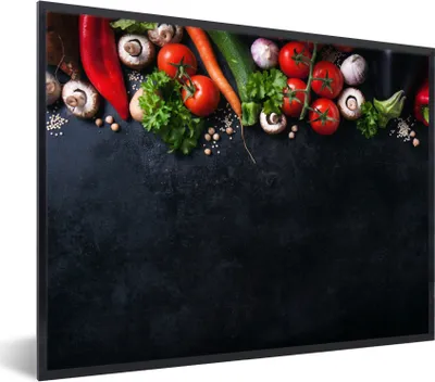 Produktbild von MuchoWow® Gerahmtes Poster Gemüse - Kräuter - Gewürze - Schwarz - Rustikal - Küche 80x60 cm - Poster mit Schwarzem Bilderrahmen Wandposter Rahmen Foto Bilder - Schwarzem - Mit Gestell