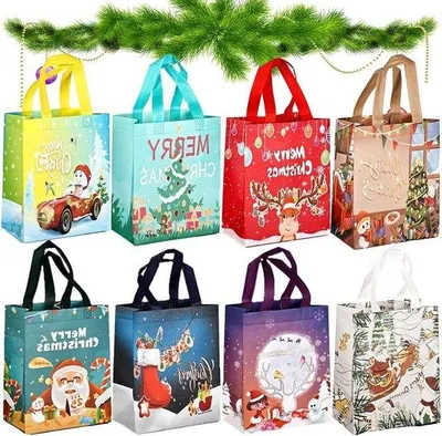 Produktbild von Recycelbare Weihnachtsgeschenktaschen - Set aus 12 Stücken - Fleece Geschenktaschen für Weihnachten - Feierliche Weihnachtspaket mit Handgriffen - Abmessungen 31,5 x 17 x 25 cm (8 Stücke)