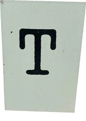Produktbild von BaumwolleCounts Buchstabe T - Weiß | Babyzimmer Ideen