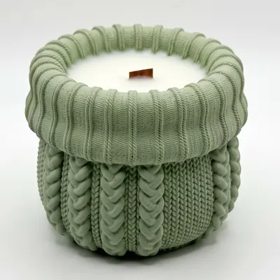Image de Bougie Svetrík verte à l’eucalyptus, aux herbes et au camphre KP41663, Image générée par une IA
