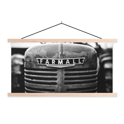 Produktbild von MuchoWow® Textilposter Traktor - Schwarz - Weiß 60x30 cm mit holzfarbenen Rahmen - Dekoration