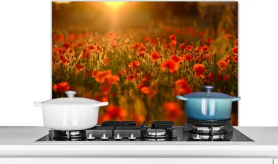 Produktbild von KitchenYeah®  Spritzschutz Küche - Küchenrückwand - Wandschutz für Herd und Spüle - Orangefarbenes Leuchten über den Mohnblumen auf dem Feld 90x60 - Alu-Dibond (Alternative zum Spritzschutz aus Glas)