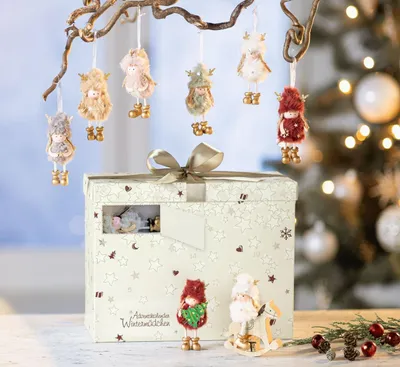 Productafbeelding van Adventskalender Wintermeisje met 24 Decoratieve Figuren om op te Hangen