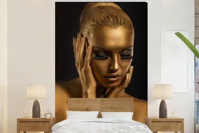Produktbild von MuchoWow® Fototapete für Wohnzimmer oder Schlafzimmer Wandtapete Vinyl Motivtapete Gold - Frau - Schwarz und Gold - 195x300 cm - Das Hintergrundbild