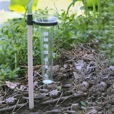 Produktbild von Famanu Regenmesser für den Garten – Empfindlicher Niederschlagsmesser mit Halter und Erdspieß – Kunststoff, 36 cm