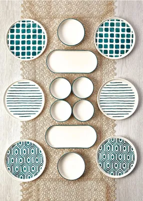 Immagine prodotto di Hermia Concept, set per la colazione (14 pezzi) in Vetroceramica al 100%, piatti 19 x 19 cm (6 pezzi), vassoi 25 x 11 x 3,5 cm (2 pezzi), ciotoline per marmellata 10,5 x 10,5 cm (4 pezzi), ciotole per formaggio 13 x 13 cm (2 pezzi), lavabile in lavastoviglie, non adatto al microonde.