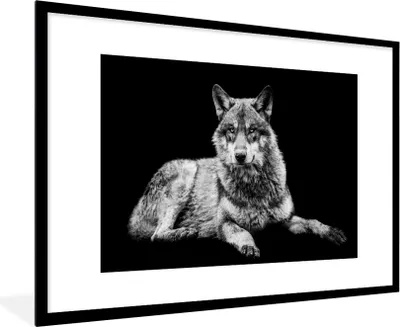 Produktbild von MuchoWow® Gerahmtes Poster Wildlife - Wolf - Schwarz - Weiß 90x60 cm - Poster mit Schwarzem Bilderrahmen Wandposter Rahmen Foto Bilder - Wanddekoration - Fotos