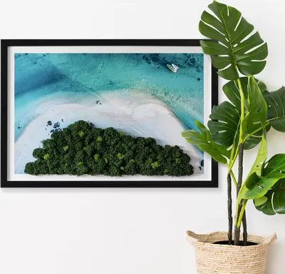 Produktbild von Moosbild mit Echtem Isländisch Moos - 60x40 cm - Schwarzer MDF-Rahmen - Azurblauer Strand