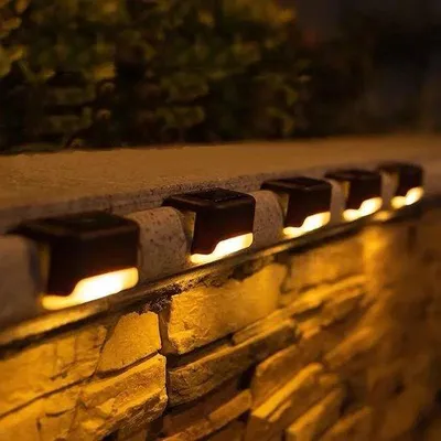 Immagine prodotto di Set di 4 lampade solari ad arco, nero • Lampada da esterno a energia solare • Resistente alle intemperie • Illuminazione da parete • Illuminazione per vialetti • Faretti da giardino a energia solare • Luce bianca calda • Lampada da esterno a energia solare