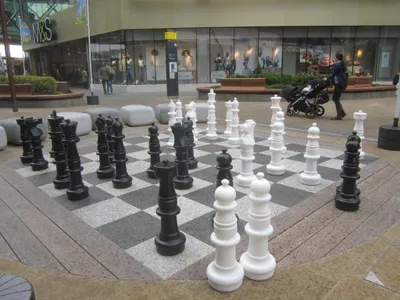 Produktbild von XXXL Giga Schach - 94 cm hoch mit Gummi Matte