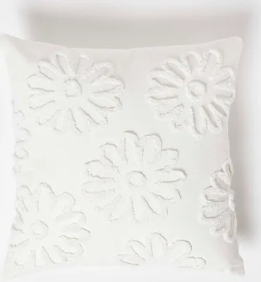 Produktbild von HOMESCAPES Tufted Kissen weiß 45 x 45 cm - Dekokissen Blumen