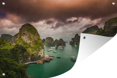 Produktbild von MuchoWow® 60x40 cm Outdoor-Poster Gartendeko Sichtschutz Garten Poster für den Garten  Kreuzfahrtschiff in einer Bucht von Vietnam