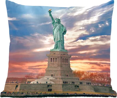 Produktbild von MuchoWow® Zierkissen Sofakissen Wohnzimmer Dekokissen 50x50 cm Freiheitsstatue in New York bei Sonnenuntergang - Komfort - Sofakissen