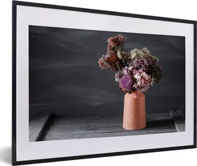 Produktbild von MuchoWow® Gerahmtes Poster Stilleben - Getrocknete Blumen - Vase 60x40 cm - Poster mit Schwarzem Bilderrahmen Wandposter Rahmen Foto Bilder - Schlafzimmer - Plakat in Rahmen - Drucken