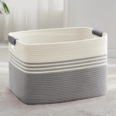 Image de Panier à linge tressé, grande capacité (86 litres), pour le rangement. Fabriqué en corde de coton, avec des poignées en cuir. Couleur : blanc/gris. Dimensions : 60 x 40 x 36 cm
