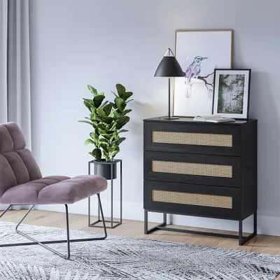 Produktbild von Selsey Kommode KERALS - Schubladenschrank in Schwarz mit Rattan-Einsätzen und Metallfüßen, 80 cm breit