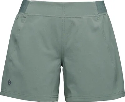 Sierra Shorts für Damen von Black Diamond in hellgrün; mit elastischem Bund und zwei Taschen.