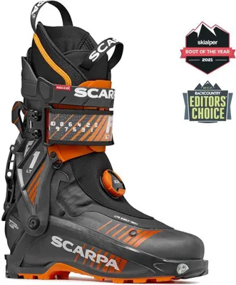 F1 LT Skitour Schuh von Scarpa in Schwarz und Orange mit Auszeichnungen für 2021.