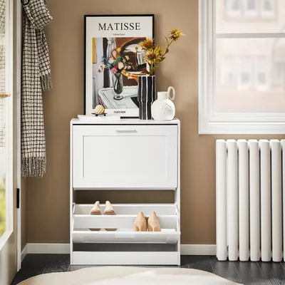 SoBuy Schuhschrank FSR137-W geöffnet: Beige Schuhe in unterem Fach, weißer Hintergrund