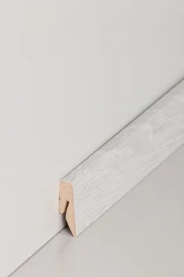 Produktbild von Sockelleisten / Fußleisten "Nauheim" (MDF foliert) - Farbpalette: Eiche-Euphrat Eiche (718.4021)
