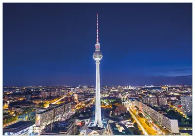 Produktbild von Wallario Premium Glasbild, freischwebende Optik, kräftige Farben, Größe 100 x 70 cm Motiv Fernsehturm Berlin bei Nacht