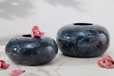 Imagen del producto de Dekovase, juego de 2 jarrones redondos, diámetro 23/26 cm, de hierro esmaltado en con efecto mármol. Jarrones decorativos para flores, ideales para salones y dormitorios