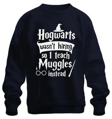 Productafbeelding van Hogwarts is op zoek naar tovenaarsleraren voor Muggels. Halloweenkostuum, uni sweatshirt, marineblauw, maat L