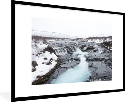 Produktbild von MuchoWow® Gerahmtes Poster Wasserfall mit leuchtend blauer Farbe am Geysir in Island 90x60 cm - Poster mit Schwarzem Bilderrahmen Wandposter Rahmen Foto Bilder - Wanddekoration - Fotos