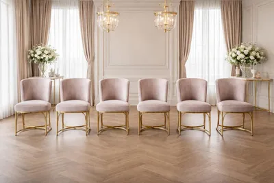 Productafbeelding van Elegante eetkamerstoelen van lichtroze fluweel met gouden metalen poten