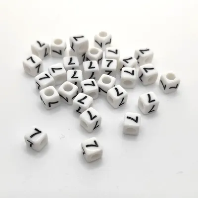 Produktbild von Buchstaben Perlen, 30 Stück, 6x6 mm, weiß mit schwarz, eckig, Zahl 7