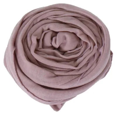Immagine prodotto di Sciarpa leggera, morbida ed elegante da donna, disponibile nei colori rosa tenue e lilla, dimensioni 80 x 180 cm