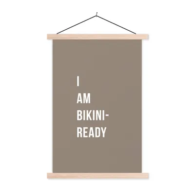 Produktbild von MuchoWow® Textilposter Zitat - Grau - Ich bin bikinifähig 40x60 cm mit holzfarbenen Rahmen - Poster