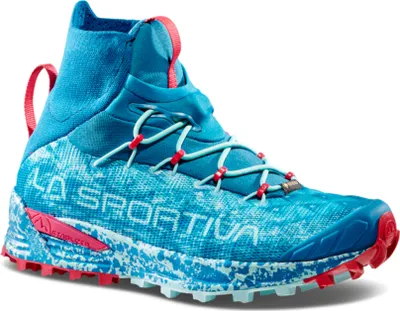 Trailrunning-Schuh "Uragano Woman GTX" von La Sportiva in Türkis mit roten Akzenten und griffiger Sohle.