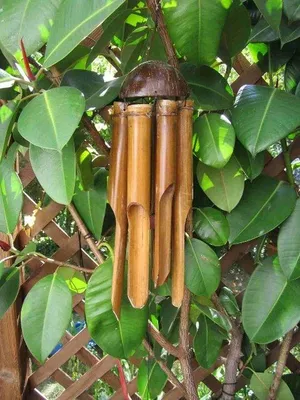 Produktbild von Famanu Windspiel 90 cm - Feng Shui Gartenornament aus Bambus und Kokosnuss